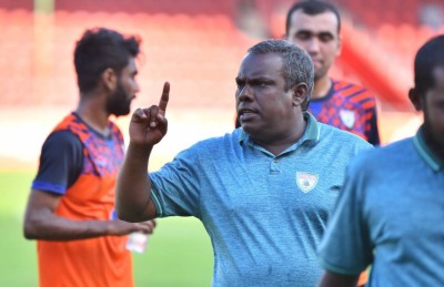 މޯހަން ކޯހުގައި، ނިމާ އީގަލްސް ލީޑުކުރަނީ