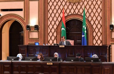 ވޯޓިން ސިސްޓަމަށް މައްސަލަ ދިމާވެ، މެމްބަރުން ވޯޓު ދެއްވީ ރޯލް ކޯލަކުން!