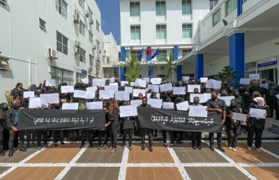 ލެކްޗަރާއިން ކަޅު ހެދުމުގައި މުޒާހަރާ އަށް