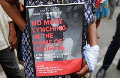 މުސްލިމަކު މަރާލުމާ ގުޅިގެން އިންޑިއާގެ ސިޓީތަކުގައި މުޒާހަރާ ކުރަނީ