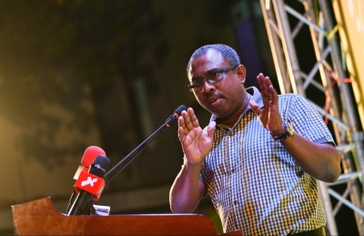 އެމްޑީޕީގެ ޕީޖީ ލީޑަރަކަށް ކުރިމަތިލެއްވީ އާޒިމް އެކަނި