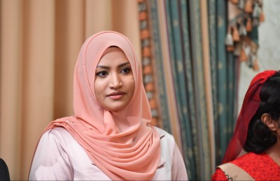 ޕާކިން މައްސަލަ އަށް ހައްލު ނުހޯދައި ސްޓިކާ ޖަހާތީ މިނިސްޓަރު އައިޝާއާ ސުވާލުކުރަނީ