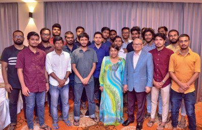 މައުމޫން، ލަންކާގައި އުޅޭ ދިވެހިންނާ އަނެއްކާ ވެސް ބައްދަލުކުރައްވައި ދަތިތައް އޮޅުން ފިލުއްވައިފި