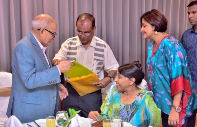 މައުމޫން، ލަންކާގައި އުޅޭ ދިވެހިންނާ އަނެއްކާ ވެސް ބައްދަލުކުރައްވައި ދަތިތައް އޮޅުން ފިލުއްވައިފި