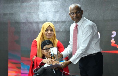 ރިވެލި އެވޯޑް 21 މީހަކަށް ދީފި