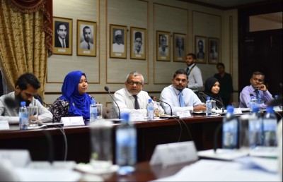 ބްރޯޑްކޮމްގެ މެމްބަރުން ހާޒިރުކުރި ކޮމިޓީ ސިއްރުކޮށްފި