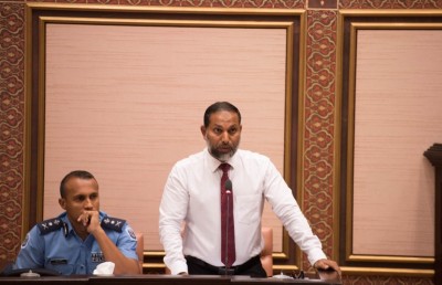 އިމްރާން ވިދާޅުވީ ލުތުފީ ކުރިން ނުގެނެވުނީ އުމަރުގެ ހުއްދަ ނެތީމަ ކަމަށް، އުމަރު އެކަން ދޮގު ކުރެއްވި