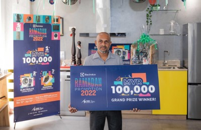 ސިމްޑީން ވިޔަފާރިކޮށްގެން 100،000ރ. އިންފޮމޭޝަން ކޮމިޝަނަރަށް