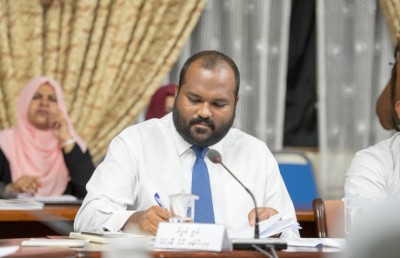 ރިސޯޓު މުވައްޒަފުންގެ ދަފްތަރު މޭ ޑޭގައި ލޯންޗުކުރަނީ