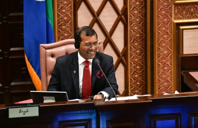 މަޖިލިހުގައި ތަޅުމުގައި މެމްބަރުން ތިބޭ ތަރުތީބު ބަދަލުކުރަން ފެނޭ: ނަޝީދު