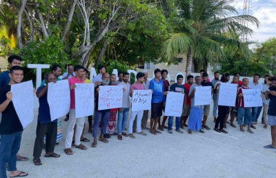 ވ. ތިނަަދޫގައި ރަނގަޅު މިސްކިތެއް ނެތިގެން އިހުތިޖާޖު ކޮށްފި