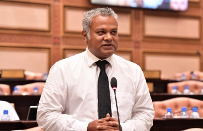 ބަޣާވާތުގެ ގޮވެލި އެބަ ބާރުވޭ، ފުލުހުންނަށް ފިޔަވަޅު އަޅައިދީ: ނިޔާޒް