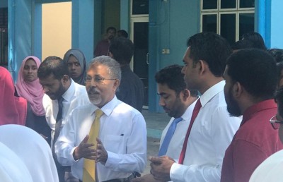 ނައިބު ރައީސް ފައިސަލަށް ޑރ. މުސްތަފާގެ ހިފެހެއްޓުމެއް ނެތް ތައުރީފު!