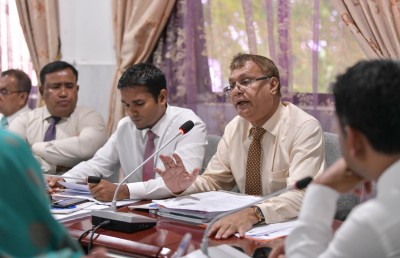 ތުހުމަތުތަކާ ގުޅިގެން ގަވަރުނަރާއި އަޝްރަފް އަނެއްކާވެސް ކޮމިޓީއަށް!