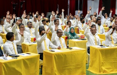 އިދިކޮޅުގެ "އިންޑިއާ އައުޓް" އާ ދެކޮޅަށް އެމްޑީޕީގެ "ބާކީ ނުވޭ" ކެމްޕެއިނެއް!
