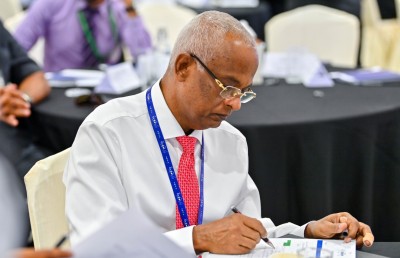 އަތޮޅު ފިހާރަތަކުގެ ކުލި އެއްކޮށް ކައުންސިލްތަކަށް ދޭން ރައީސް ނިންމަވައިފި