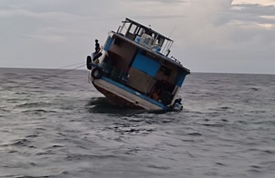 މުދާ ބަރުކޮށްގެން ހުވަދު އަށް ދަތުރުކުރި ބޯޓެއް ފަރަށް އަރައިފި
