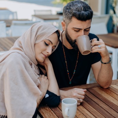ކޮފީއަށް ހަކުރު އެޅިޔަސް ނޭޅިޔަސް ފައިދާ