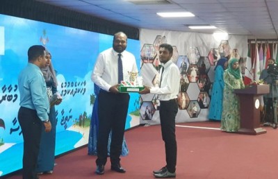 ވާހަކަ ދެއްކުމުގެ މުބާރާތުގެ ރަން ވަނަތައް ޖަމާލުއްދީން ސްކޫލަށް