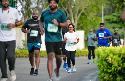 ރޭހުގައި ދުވެވަޑައިގެން ފަސްޓް ލޭޑީ އާންމުންނަށް ދެއްވީ ހިތްވަރު