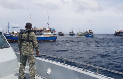 ހާލުގައި ޖެހުނު ލަންކާގެ މަސްބޯޓުތައް ކުޅުދުއްފުއްޓަށް ގެންގޮސްފި