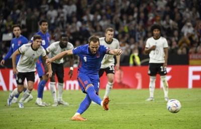 ޖަރުމަންގެ ފުޓްބޯޅައިގެ ތާރީހީ ރެކޯޑެއް ފްލިކް މުގުރާލައިފި