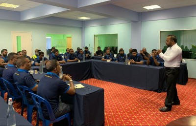 ހިތަދޫ ޕޯޓުގެ މުވައްޒަފުންނަށް ތަމްރީނު ދެނީ