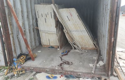 މާބްލް ޝީޓްތަކެއްގެ ތެރޭގައި ތާށިވެ ބިދޭސީއަކު މަރުވެއްޖެ
