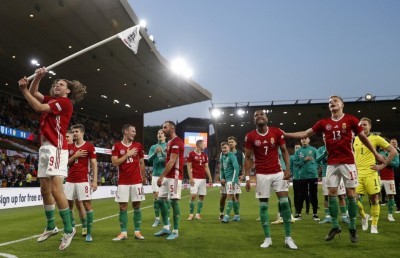 ސަޕޯޓަރުން ކުރިމަތީގައި އިނގިރޭސީން ލަދުގަންނަވާލައިފި، އިޓަލީ ކޮޅަށް ޖަރުމަނުން ފަސް ލަނޑު