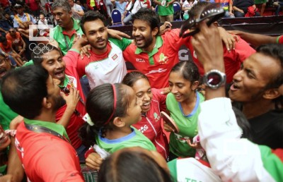 ޖޫނިއާ ކުޅުންތެރިން ޕްރެޝަރާ ކުރިމަތިލީ ޕްރޮފެޝަނަލުންގެ ގޮތުގައި: ކޯޗު