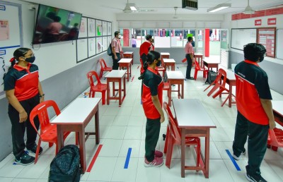އަވަސް އަވަހަށް އެކްޓިވިޓީ ޔުނިފޯމު ބަދަލުކުރާތީ ބެލެނިވެރިންގެ ހުސް ޝަކުވާ