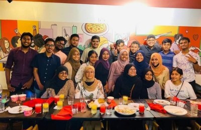 އިޔާންގެ ވާހަކަ: ސްކޫލު ނިންމާލުމަކީ ތަފާތު އިހުސާސްތަކެއް