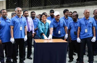 ސްޓެލްކޯ އިން މާލޭގެ ހުކުރު މިސްކިތް ސާފުކުރުމުގެ މަސައްކަތް ފަށައިފި