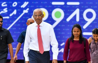 ޝައުނާ ވެސް ރައީސްގެ ފަހަތަށް: ދެއްކެވީ ކޮވިޑް މެނޭޖްކުރެއްވި ގޮތް