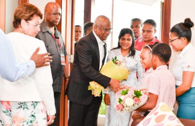 ސީޝެލްސް އާއި ރާއްޖޭގެ ގުޅުން ބަދަހި ކުރަން މަޝްވަރާކޮށްފި