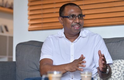 ރާއްޖޭގެ ރަށްވެހިކަން ބޭރު މީހުންނަށް ލިބޭ ފުރިހަމަ ގާނޫނެއް ބޭނުންވޭ: އާޒިމް