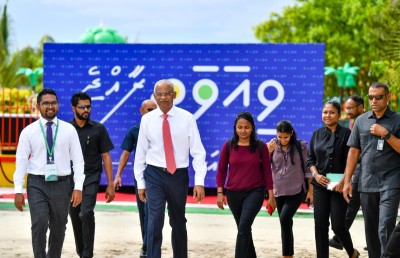 ޝައުނާ ވެސް ރައީސްގެ ފަހަތަށް: ދެއްކެވީ ކޮވިޑް މެނޭޖްކުރެއްވި ގޮތް