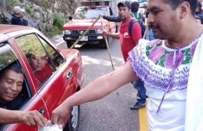 ވައުދު ނުފުއްދުމުން މެކްސިކޯގެ މޭޔަރަކު އަންހެން ހެދުން އަޅުވައި ގަން ހިންގުވައިފި