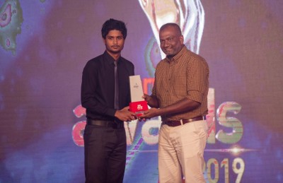 އެންމެ މޮޅު ފުޓްބޯޅަ ކުޅުންތެރިޔާގެ މަގާމް ދަގަނޑޭ އަށް ހަ ވަނަ ފަހަރަށް!