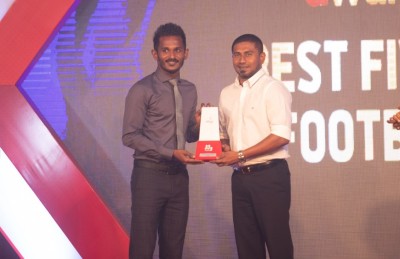 އެންމެ މޮޅު ފުޓްބޯޅަ ކުޅުންތެރިޔާގެ މަގާމް ދަގަނޑޭ އަށް ހަ ވަނަ ފަހަރަށް!