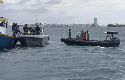 ޑިންގީއެއް ބަންޑުން ޖަހާލައި، ކަނޑުވި ބަޔަކު ސަލާމަތްކޮށްފި