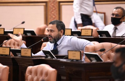 މެމްބަރުންނަށް އިމްތިޔާޒާއި ބާރު ތަންމިނަށް ދީގެން ތިބެންވީތަ؟
