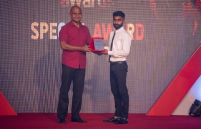 މިހާރު އެވޯޑްސް: އެންމެ މޮޅު ފުޓުބޯޅަ ކުޅުންތެރިއަކަށް ދަގަނޑޭ