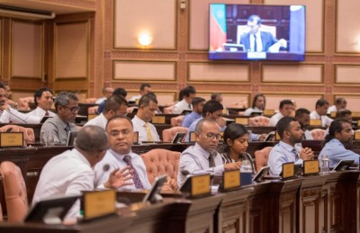 ޕީސީބީ އަލުން އެކުލަވާލަން ރައީސަށް ލަފާ އެރުވުމަށް މަޖިލިހުން ފާސްކޮށްފި