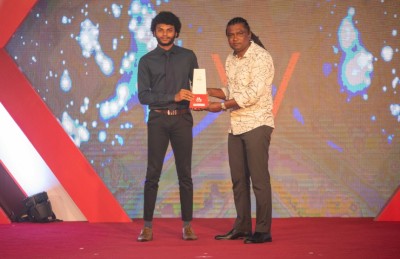 އިންޑިވިޖުއަލް ކުޅިވަރު އެވޯޑް ނަބާހާ އާއި އަޖުފާނަށް