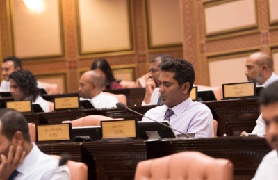 މެމްބަރުންގެ ރުޅި ލުތުފީ އަށް، ދިފާއު ކުރެއްވީ އިމްރާން!