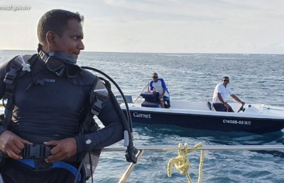 އައްޑޫ ފްލައިން ސްކޫލުގެ ބޯޓެއް ކަނޑަށް ވެއްޓިއްޖެ، ދެ މީހުން ސަލާމަތްވި