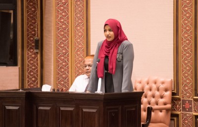 ސްޓިކާ ޖަހަނީ އުނދަގޫވާ ގޮތަށް ޕާކް ކުރުމުން: އައިޝާ