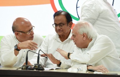 އިންޑިއާގެ ކުރީގެ ފިނޭންސް މިނިސްޓަރު ހައްޔަރުކޮށްފި