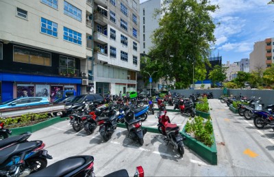 ޕާކިން ޖާގަ އިތުރެއް ނުކުރޭ، މަގުމަތީ ޕާކުކުރުން މަނާކުރީ: މުއިއްޒު